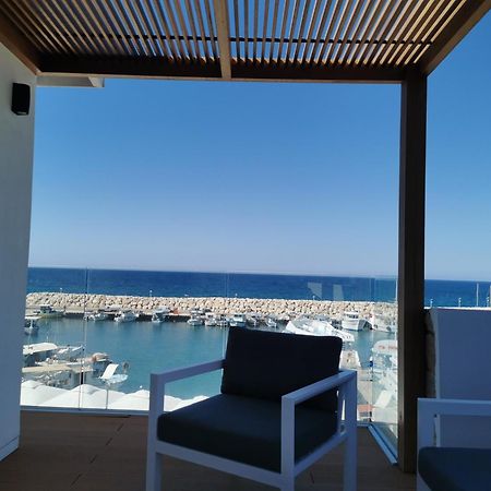Y & P Latchi Hotel Rum bild