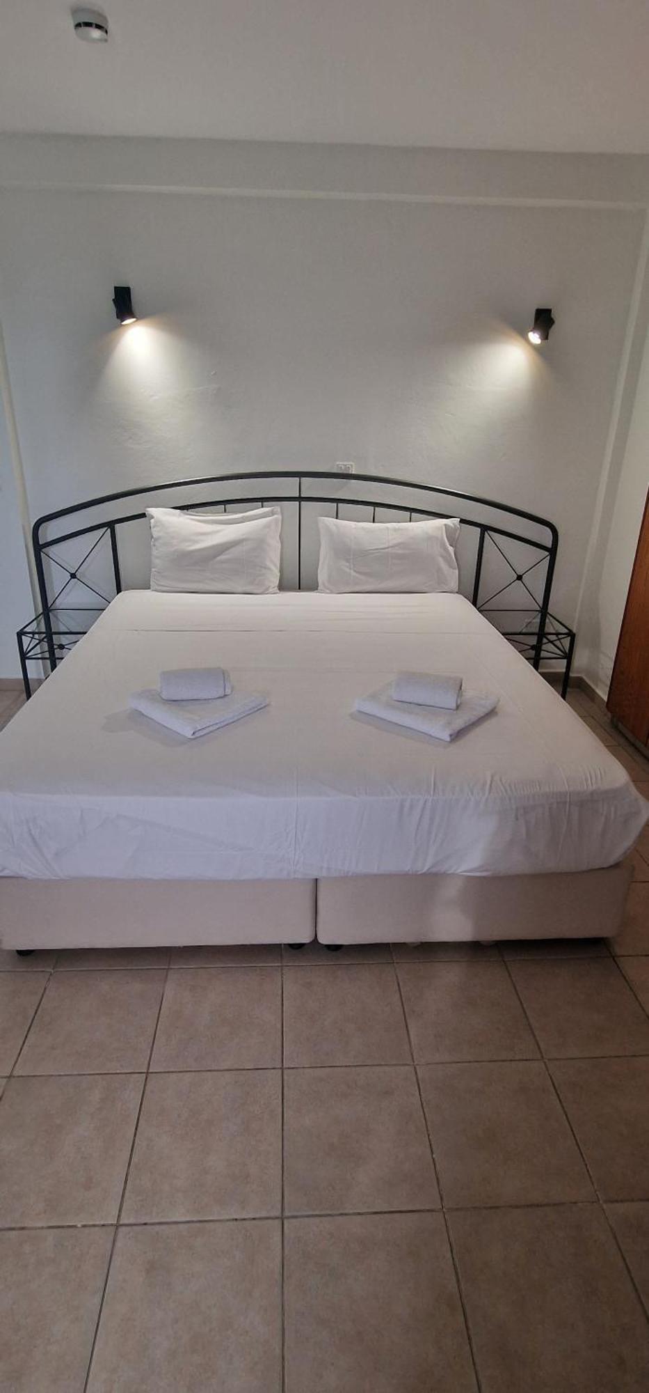 Y & P Latchi Hotel Rum bild