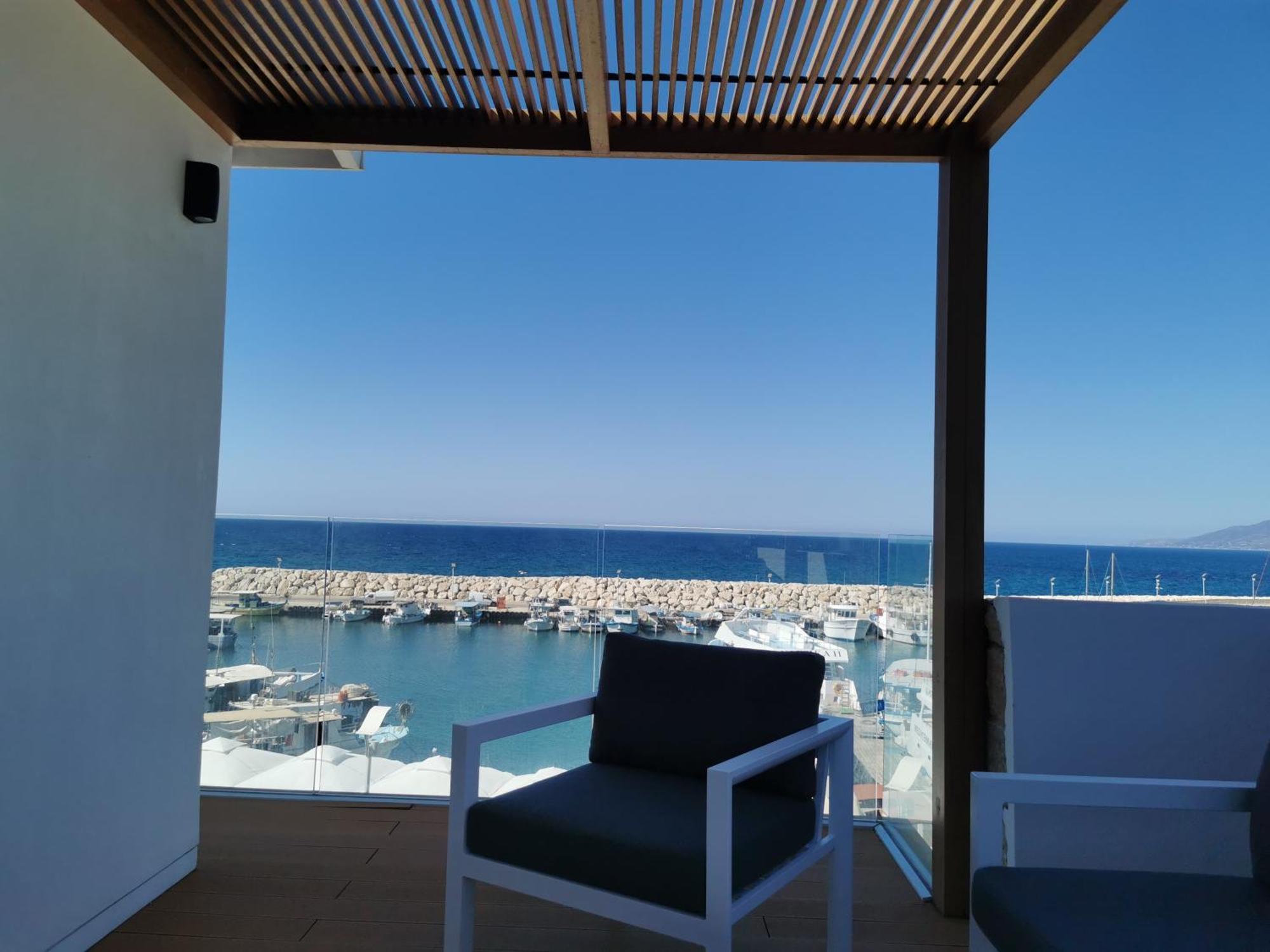 Y & P Latchi Hotel Rum bild